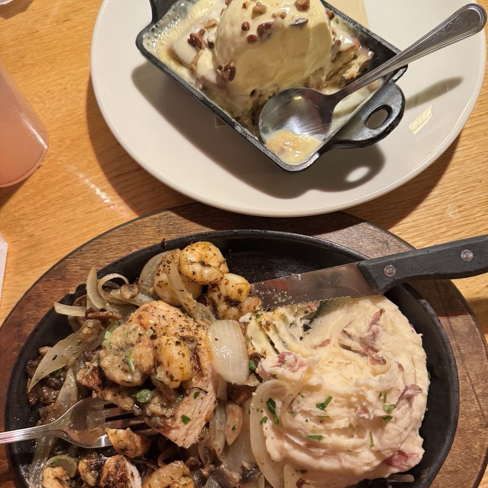 Applebee's Grill + Bar - Yes! I eat my dessert AND entree at the same time! - American Near Me - Orem, Utah