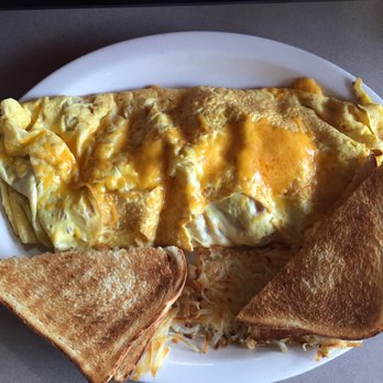 Cruisers Pizza - Omelette big enough to share. Tons of meat inside!!! - Pizza Near Me - Packwood, Washington