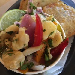 Piscolabis Food Truck - Ceviche con parcha y bacailitos chips