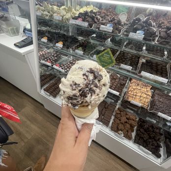 Kilwins Ice Cream - Chocolate - Fudge - Smores Chocolate Ice Cream - Ice Cream & Frozen Yogurt Near Me - Nashville, Tennessee Kilwins Ice Cream - Chocolate - Fudge - Smores Chocolate Ice Cream - Ice Cream & Frozen Yogurt Near Me - Nashville, Tennessee