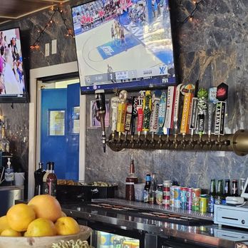 Parlor Bar - Sports Bars Near Me - Whittier, California