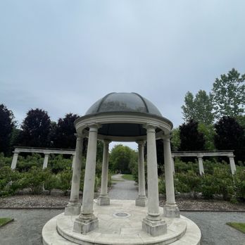 Kinsman Valleyview Gardens - Parks Near Me - Oshawa, Ontario Kinsman Valleyview Gardens - Parks Near Me - Oshawa, Ontario