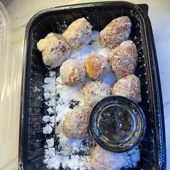 Another Broken Egg Cafe - Biscuit Beignets - Cafes Near Me - Memphis, Tennessee