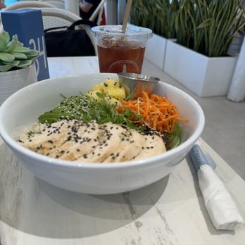 Pura Vida Miami - SUMMER CHICKEN BOWL - Breakfast & Brunch Near Me - Royal Palm Beach, Florida