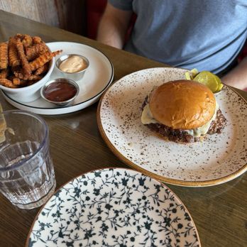 Red Cow Wayzata - Burgers Near Me - Wayzata, Minnesota Red Cow Wayzata - Burgers Near Me - Wayzata, Minnesota