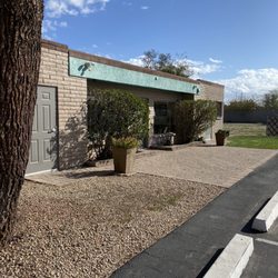 Hansen Kevin R DDS - Rear entrance - always meticulously clean