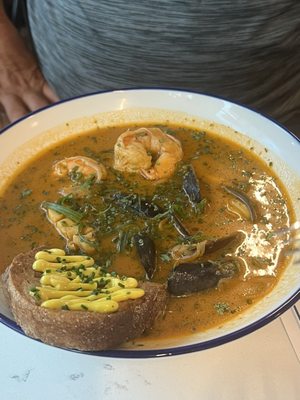 Roberto's Deluxe Oysters and Fine Fish by null