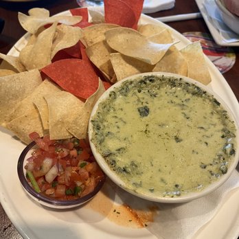 Bahama Breeze - Spinach Dip & Island Chips - Bars Near Me - Schaumburg, Illinois