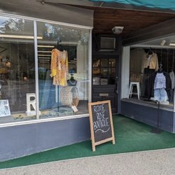Roxie Rose Boutique - Storefront