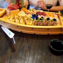 Masago Love Boat (for 2)10 Su,15 Sa,2 Special Roll