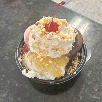Sweet Savannah's - Banana split with chocolate, vanilla, and strawberry ice cream - Ice Cream & Frozen Yogurt Near Me - Marathon, Florida Sweet Savannah's - Banana split with chocolate, vanilla, and strawberry ice cream - Ice Cream & Frozen Yogurt Near Me - Marathon, Florida