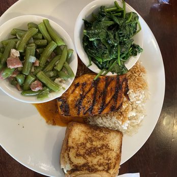 T-Bone Tom's - Salmon, rice, green beans and spinach. - Barbeque Near Me - Kemah, Texas T-Bone Tom's - Salmon, rice, green beans and spinach. - Barbeque Near Me - Kemah, Texas