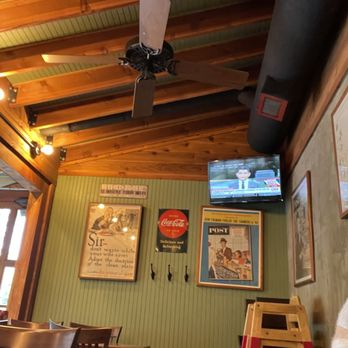 Farmhouse Cafe & Eatery - Indoors ( dinning area) - Coffee & Tea Near Me - Cresskill, New Jersey Farmhouse Cafe & Eatery - Indoors ( dinning area) - Coffee & Tea Near Me - Cresskill, New Jersey