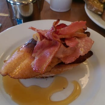 Porto & Fi - French Toast with Ayrshire bacon - Coffee & Tea Near Me - Edinburgh, EDH