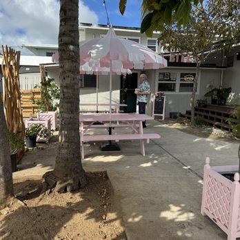 Aloha Bites - Exterior - Cupcakes Near Me - Honolulu , Hawaii