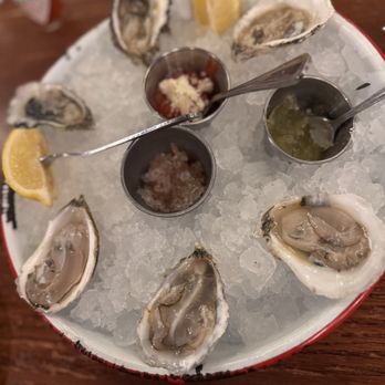 Vinny's Clam Bar - Half dozen oysters - Seafood Near Me - Tinley Park, Illinois