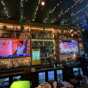 Ducky McShweeney’s Pub - Bar seating with TVs - Irish Pub Near Me - Houston, Texas