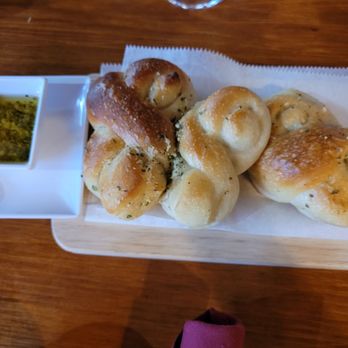 Noli’s Vite - Garlic rolls. YUM!!! - Italian Near Me - Cibolo, Texas