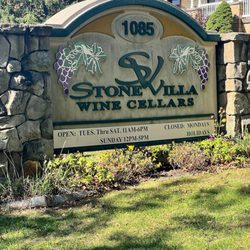 Stone Villa Wine Cellars - Entrance sign