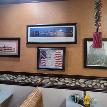 9 Oaks Grill - Pictures of America, and Detroit. Paying homage respectfully - Diners Near Me - Oak Park, Michigan