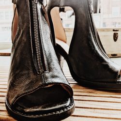 Sage Boutique - Bed Stu zipper front heels
