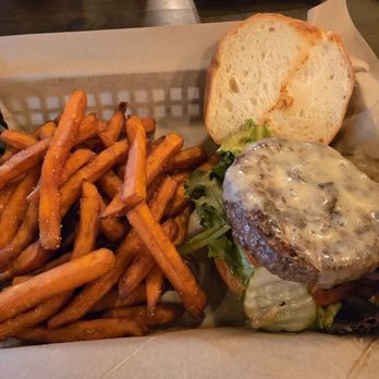 Copperz Brewing - Farmhaus Burger w/ sweet potato fries - Brewpubs Near Me - Hamburg, Pennsylvania