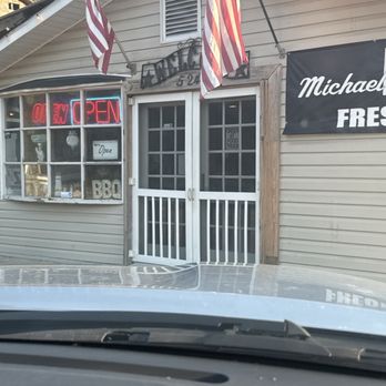 D'Z Pit BBQ - Food Trucks Near Me - Florence, South Carolina