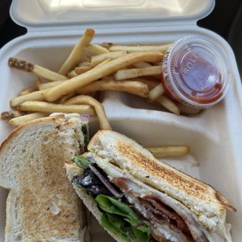 Mama Bear’s Kitchen - Turkey BLT - Food Trucks Near Me - Waimea, Hawaii