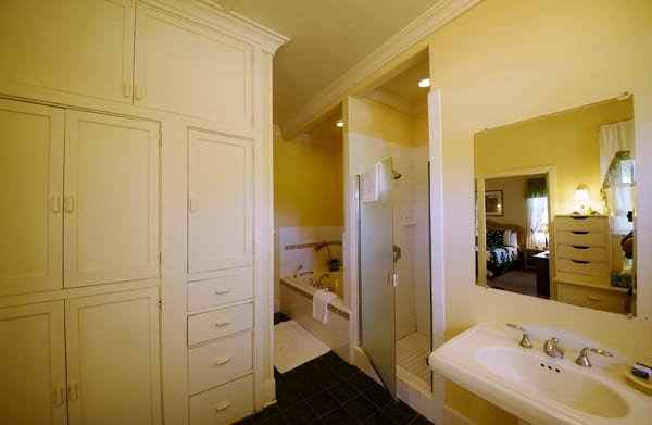 Historic Wailuku Inn by null