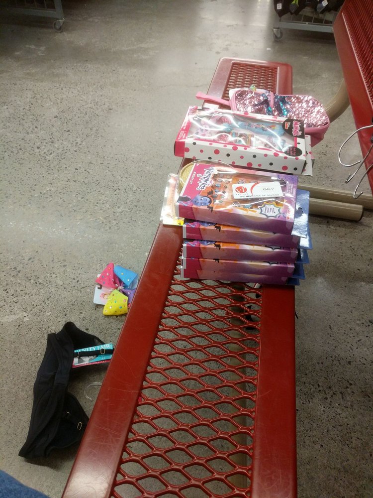 LEE WRANGLER CLEARANCE CENTER Updated November 2024 224 Collier Dr