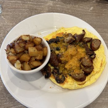 Hash Kitchen - Built my own open face omelette! Mushroom, avocado & cheddar cheese with house potatoes - Breakfast & Brunch Near Me - Scottsdale, Arizona