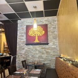 Taste of Thai - Inside