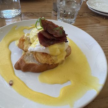 The Parish Cafe - Eggs Tchoupitoulas - Cajun/Creole Near Me - Healdsburg, California