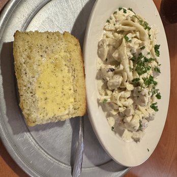 PiWhole Pizza - The Chicken Fettucine with Alfredo sauce - Pizza Near Me - Nipomo, California PiWhole Pizza - The Chicken Fettucine with Alfredo sauce - Pizza Near Me - Nipomo, California