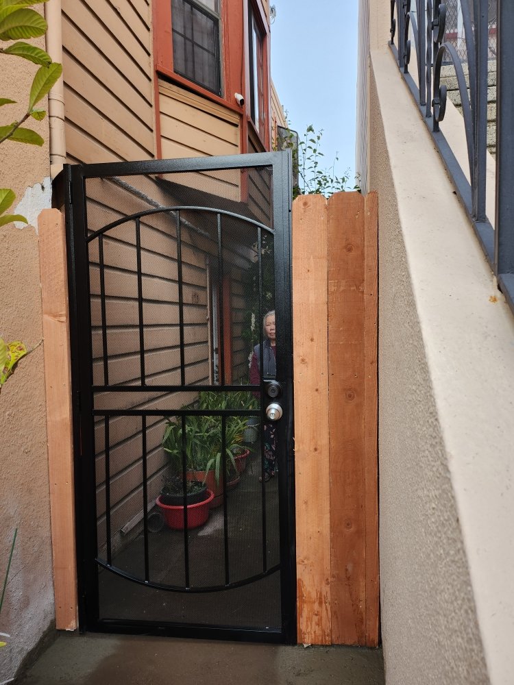 Slide of Rolando Chitiquez