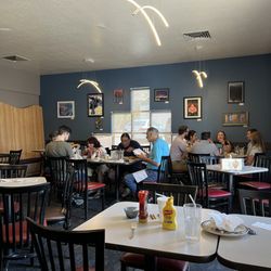 Milly's Sandwich Shop - Lots of room inside