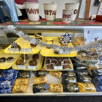 The Pretzel Shop - Display case of gobs, muffins, brownies, etc. - American Near Me - Pittsburgh, Pennsylvania The Pretzel Shop - Display case of gobs, muffins, brownies, etc. - American Near Me - Pittsburgh, Pennsylvania
