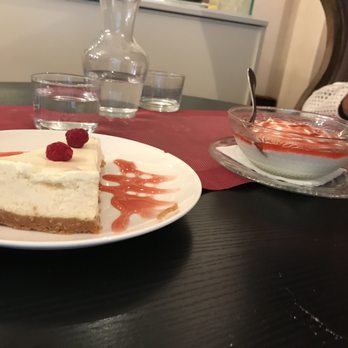 Aux Cerises - Cheesecake and plain yogurt w/strawberry syrup. - Cafes Near Me - Paris 07, 75