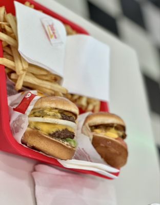 In-N-Out Burger by null