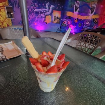 La Burguesia - a glass of yogurt with strawberries and strawberries - Food Trucks Near Me - Miami, Florida La Burguesia - a glass of yogurt with strawberries and strawberries - Food Trucks Near Me - Miami, Florida