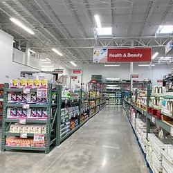 BJ's Wholesale Club - Health and beauty aisles