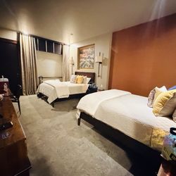 Desert Rose Resort & Cabins - Room 2 queen beds