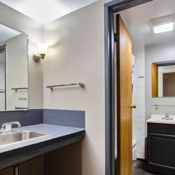 M Star Hotel North Canton - Hall of Fame - Mstar NorthCanton NorthCanton OH Guestroom KingnNew