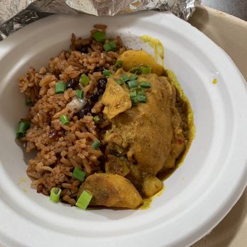 AbiKi's Caribbean Flavas - Look at this beautiful curry chicken. If your mouth isn't watering right now you might be dead inside. - Food Trucks Near Me - Kahului, Hawaii