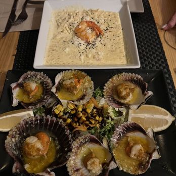 El Sur - Grilled Scallops & Prawn Risotto and house wine - Tapas Bars Near Me - Madrid, M