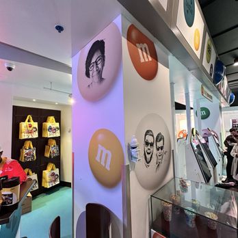M&M's World - Candy Stores Near Me - London, XGL M&M's World - Candy Stores Near Me - London, XGL