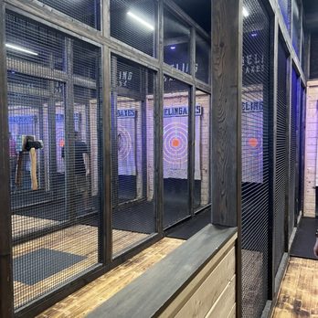 Dueling Axes - All the lanes - Axe Throwing Near Me - Columbus, Ohio