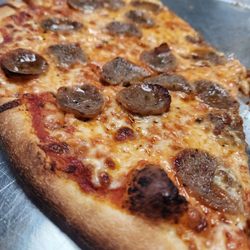Green Mountain Pizza - Sausage pizza