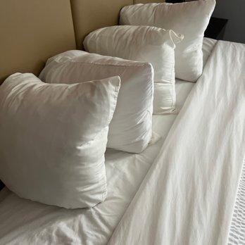 Ramada by Wyndham Keystone Near Mt Rushmore - Pillows look yellow not white and so small like a sofa pillow - Hotels Near Me - Keystone, South Dakota Ramada by Wyndham Keystone Near Mt Rushmore - Pillows look yellow not white and so small like a sofa pillow - Hotels Near Me - Keystone, South Dakota