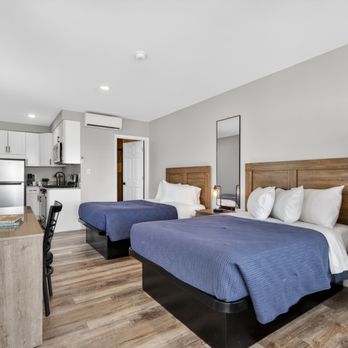 The Beach House - Room with 2 beds and kitchen - Hotels Near Me - Wildwood, New Jersey The Beach House - Room with 2 beds and kitchen - Hotels Near Me - Wildwood, New Jersey